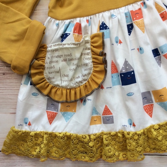 🦋SALE🦋Girls Ruffle Tunic - Picture 2 of 3